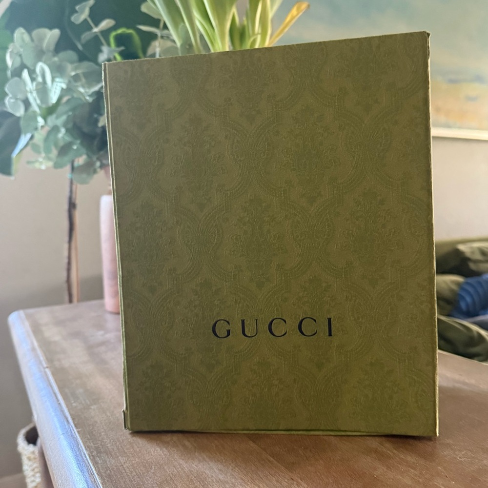 Gucci box